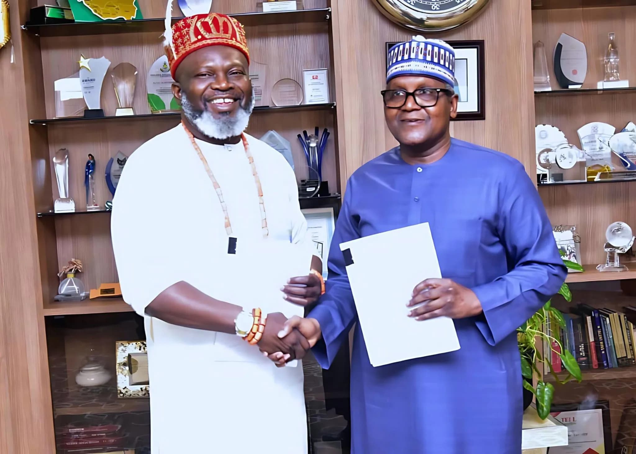 NNPC Ltd Signs 10-Year Gas Supply Deal with Dangote Refinery