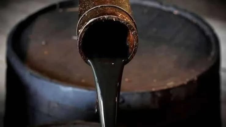 Oil Prices Drop Amid Global Trade Tensions and Rising Supply