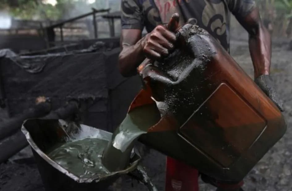 Nigerian Air Force Destroys 100 Illegal Refineries