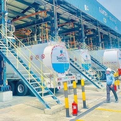Dangote Refinery Cuts Petrol to ₦1,075/Litre, Suspends Consortium, Opens Sales to All Marketers